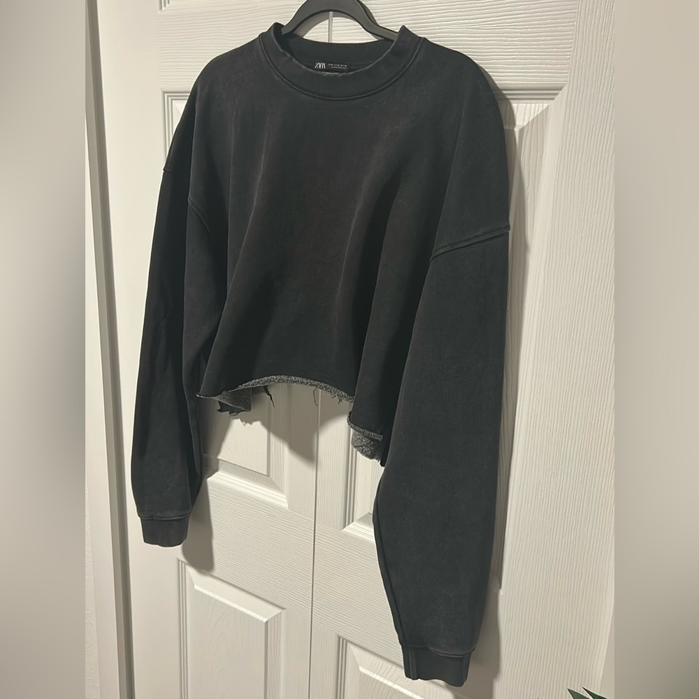 Zara Cropped Raw-Hem Sweatshirt